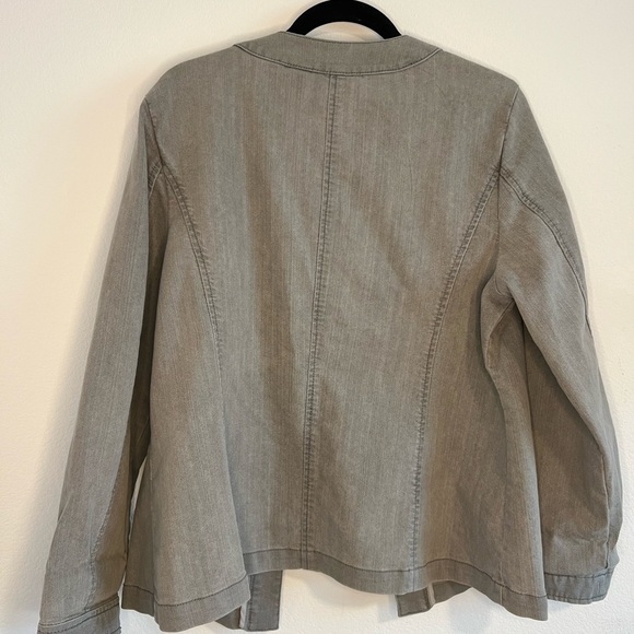 CHICOS Women’s Gray Jacket Size 2 - Picture 4 of 8